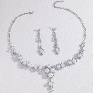 Ensemble de bijoux élégant et romantique avec perles et strass floraux, avec boucles d'oreilles, directement de l'usine - Product Image 4