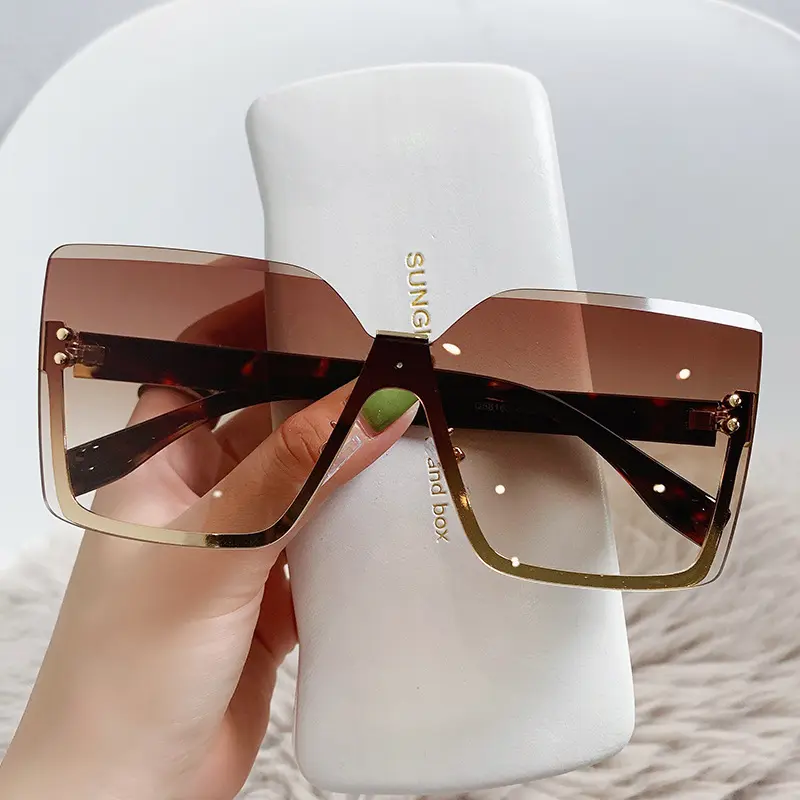 2023 뜨거운 판매 스퀘어 프레임 대형 선글라스 패션 사용자 정의 로고 여성 큰 럭셔리 유행 도매 선글라스