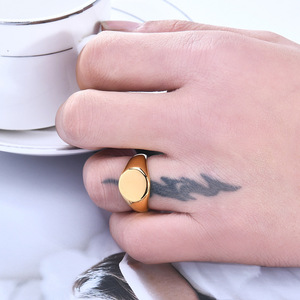 도매 12mm 스테인리스 스틸 시그넷 반지 18K 골드 색상 패션 주얼리 여성 및 남성용 약혼 선물 - Product Image 5