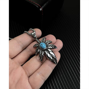 Kalung Pria Stainless Steel Anti-Kusam Vintage dengan Liontin Daun Maple Hemp 3D Mockup dan Safir untuk Perhiasan Calaite - Product Image 3