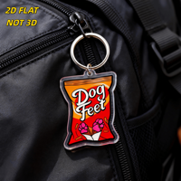 Pendentif acrylique amusant en forme de paquet de chips factices avec pattes roses, idéal pour clés, sacs, sacs à dos, cadeau pour les amoureux des chiens et les fans de mèmes