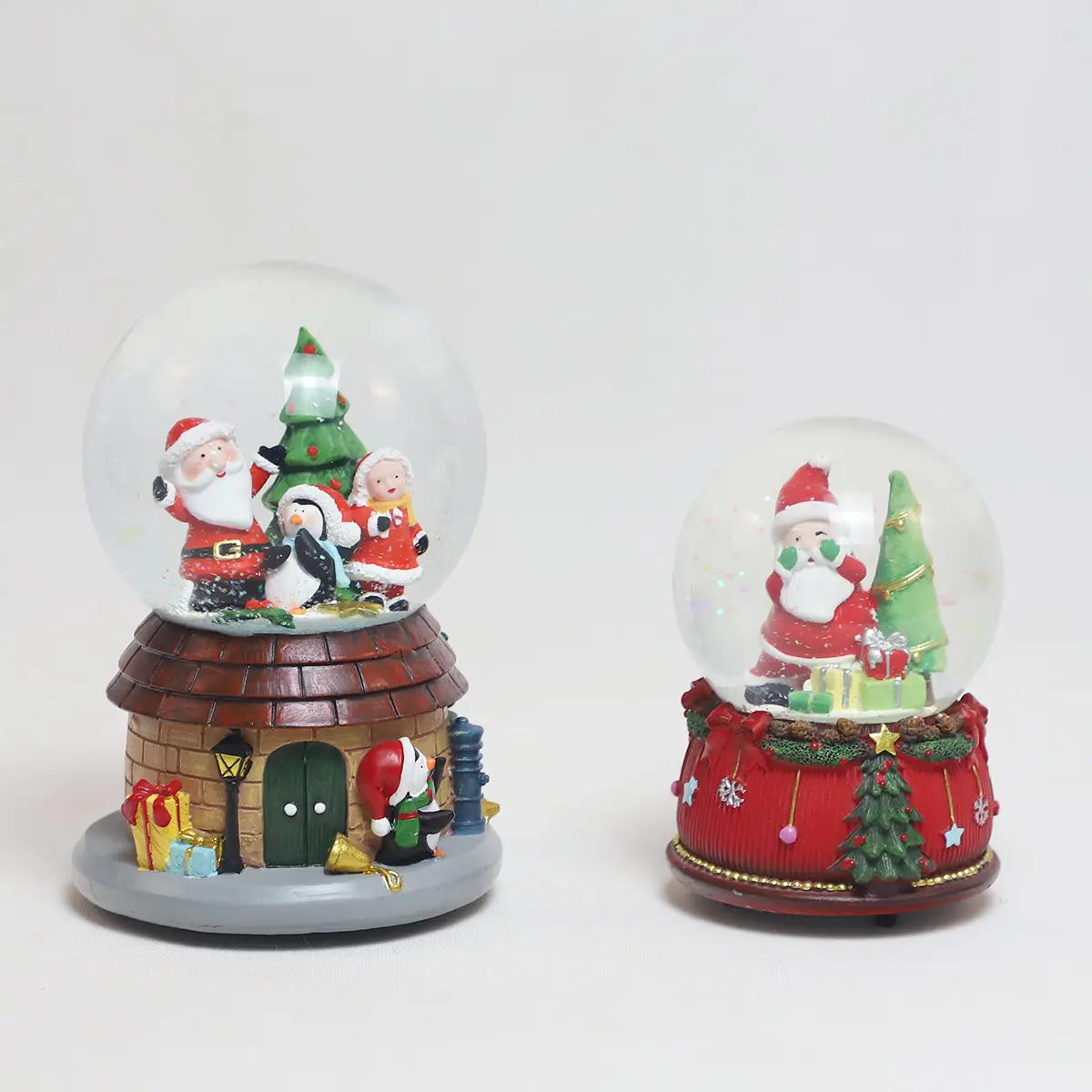 Fábrica al por mayor regalos de vacaciones artesanías de resina bola de nieve Navidad bola de nieve decoración de Navidad personalizada globo de nieve decoración Santa Claus