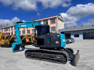 Excavadora Kobelco SK135 Usada de Buena Calidad, Pocas Horas de Uso, Bien Mantenida, Perfecta para Trabajos de Construcción y Servicios Públicos - Product Image 2