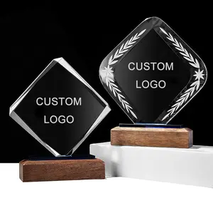 Kosong buatan tangan Crystal Awards kustom logo Piala dengan dasar kayu untuk pemenang dengan kemasan kotak hadiah bagus