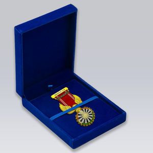 Médailles personnalisées en alliage de zinc gravées, plaquées or, avec boîte en velours – Prix abordable - Product Image 1