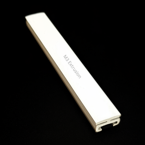 Profilés d'extrusion rigides moulés sur mesure en ABS à haute brillance ignifuges pour les industries automobiles coupant le plastique PC PVC PP - Product Image 1