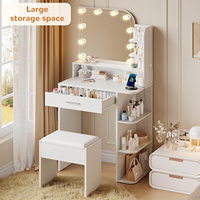Grande coiffeuse de chambre rustique blanche en bois avec miroir éclairé, rangement et chaise