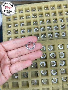 Freya ASTM F136 Titane CZ Anneau de nez, Anneau de septum, Clicker, Clou de nez, Boucles d'oreilles, Anneaux pour mamelons, <span class=keywords><strong>l</strong></span>èvres, Daith, Hélix - Bijoux de piercing corporel - Product Image 4