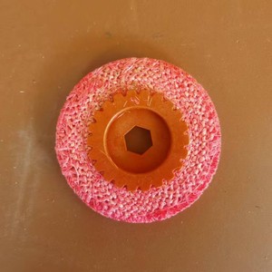 Disque de polissage en sisal rouge de 4 pouces Changhai Felt pour meuleuse d'angle, disque abrasif grossier avec noyau en caoutchouc pour l'élimination des bavures métalliques - Product Image 1