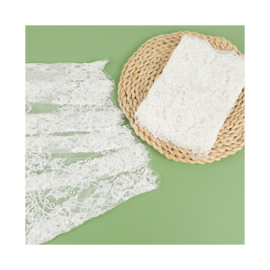 งานปักมือแบบฝรั่งเศส แต่งขอบด้วยลูกไม้แบบขนตา สำหรับผ้าคลุมเจ้าสาว - Product Image 5