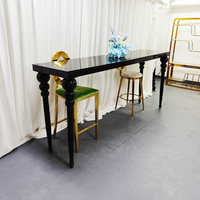 Table de bar noire brillante avec pieds en forme de calebasse, bar à cocktails long de luxe pour mariage, banquet, hôtel, événement