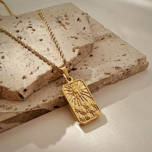 Mode Rvs Star Moon Zon <span class=keywords><strong>Tarot</strong></span> Kaarten Hanger Ketting Hypoallergeen 18K Gouden Zirkoon Tag Hanger - Product Image 1