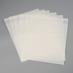 ถุงกระดาษเคลือบแว็กซ์พิมพ์ลายโลโก้ตามสั่ง 100% รีไซเคิลได้ ย่อยสลายได้ทางชีวภาพ สำหรับบรรจุภัณฑ์เสื้อผ้า รองเท้า และการส่งทางไปรษณีย์ - Product Image 4