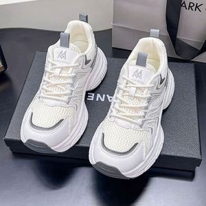 Baskets Chunky Tendance pour Femmes, Légères avec Semelle Épaisse, Polyvalentes, Décontractées, Petites Chaussures de Course Blanches - Product Image 5