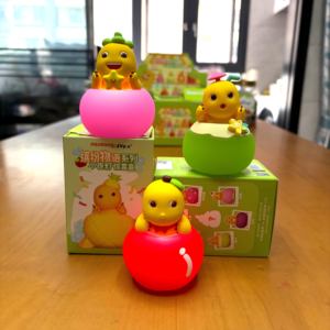 Découvrez la surprise du cadeau idéal : la boîte mystère Nailong avec sa jolie lampe de nuit en forme de dragon. Licencié, adorable et touchant pour toutes les occasions - Product Image 4