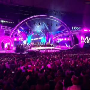 จอ LED ขายดี ระบบครบชุด P4.81 ขนาด 500x500 มม. สำหรับห้องประชุม งานปาร์ตี้ ให้เช่า พร้อมตัวควบคุมวิดีโอ - Product Image 1