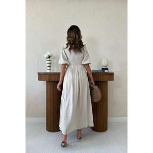 Robe longue simple beige en mousseline, coupe trapèze, col rond, taille naturelle, respirante, pour usage quotidien décontracté, en tissu tissé - Product Image 6