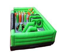 Structure gonflable commerciale combinée avec obstacles, zone de course, escalade, ramassage, jeux sportifs et éducatifs, et aire de jeux pour enfants