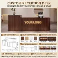Bureau de réception moderne en placage de bois sur mesure avec panneau vertical cannelé pour hôtel, bureau, salon de thé, salon de beauté