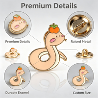 Épinglette en émail personnalisée en forme de serpent de dessin animé, plaquée or, en alliage de zinc, badge animal en métal surélevé sur mesure