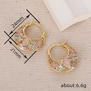 Orecchino a polsino multicolore a forma di rosa per donna, stile vacanza, accessorio per l'orecchio da indossare tutti i giorni, gioiello alla moda per outfit. - Product Image 4