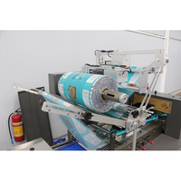 Distributeur automatique de cartes d'emballage en plastique d'emballage à flux Machine d'emballage de cartes postales jeu de cadeaux d'échange machine d'emballage de voeux