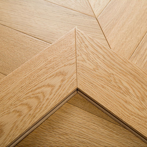 Suelo de Madera Sintética Multicapa de Roble Grado AB, Fácil Instalación, Acabado UV, Sistema T&G de 15mm, Diseño Chevron con Resort - Product Image 2