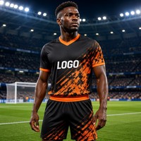 Conjunto de Uniforme de Fútbol Personalizado al por Mayor con Diseño Diagonal Halftone, de Secado Rápido, en Poliéster, OEM