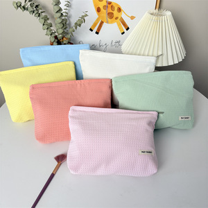 Nuova Borsa per il Trucco in Poliestere Riutilizzabile con Cerniera a Nido d'Ape, Elegante e Fresca, Pochette da Mano per Ragazze, Minimalista in Tinta Unita, Grande - Product Image 1