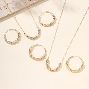 ชุดเครื่องประดับเจ้าสาวแบบปากีสถานประดับลูกปัดระยิบระยับ 3 สีจาก Kinnear Wholesale ต่างหูแบบห่วงสีชมพูและสีเงินพร้อมสร้อยคอสำหรับผู้หญิง - Product Image 1