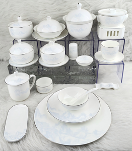 Service de table de luxe en porcelaine fine 45% de haute qualité, bleu clair, motif paysage pavillon en relief, bordure argentée, pour hôtels et mariages - Product Image 1