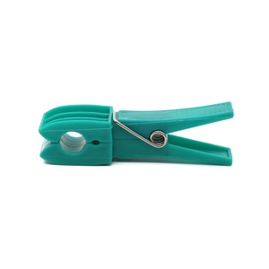 Fabrication de pinces à vêtements en plastique colorées de haute qualité avec poignée souple - Product Image 1