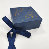 Boîte cadeau triangulaire de luxe pliable pour bijoux, finition mate, emballage pour aliments pour bébés, matériaux recyclés, doublure en éponge, fermeture à ruban