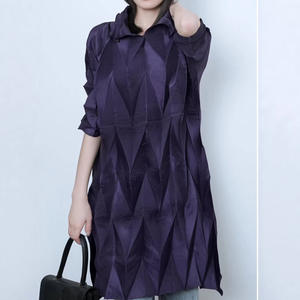 Robe plissée noire écologique à col et taille naturelle, coupe ample, design de niche, vente en gros, vêtements d'été pour femmes - Product Image 4