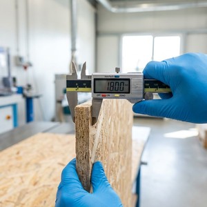 Tablero de Contrachapado <span class=keywords><strong>OSB</strong></span>, Lámina de 4x8, Acabado para Uso en Interiores, Grado ENF 1220*2440, Pegamento E1, Marca Green, Construcción Industrial OSB3 - Product Image 3