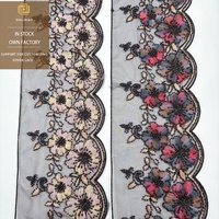 Tissu en dentelle brodée 3D tridimensionnelle avec perles colorées et sequins, bordure florale brodée pour ourlet de jupe