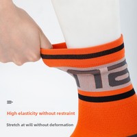 Chaussettes de cyclisme athlétiques en nylon respirant et antidérapant SUNGNAN avec logo personnalisé, tricotées, ODM, pour hommes et femmes, pour le vélo en plein air