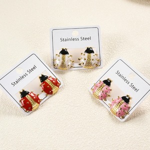 1 par de encantadores pendientes chapados en oro con forma de mariquita, pendientes de acero inoxidable con forma de escarabajo para mujeres y niñas, regalos de joyería de moda resistentes al agua - Product Image 1