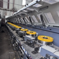 Machine de nettoyage et de polissage automatique à bande abrasive robuste pour la fabrication des métaux