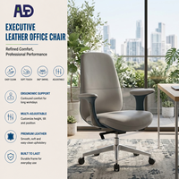 Chaise de bureau de direction ergonomique de luxe en cuir, dossier haut, hauteur réglable, base pivotante chromée, structure en aluminium pour salon