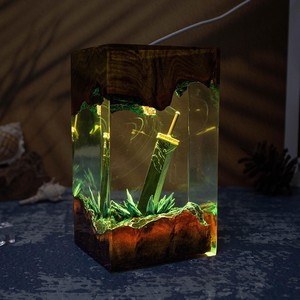 Sculpture en résine pyramide sur le thème de l'épée de la destruction, faite à la main, cadeau de Noël créatif pour les amateurs de jeux, série magique, remises de diplômes - Product Image 4