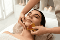 Planche de massage Gua Sha en pierre naturelle BianStone jaune et rouge pour le visage, le cou et le corps – Outil de spa pour le soin de la peau – Masseur commercial