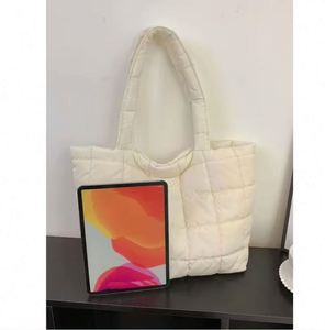Bolsa de Viaje de Fin de Semana con Muestra Gratis, Bolsa de Hombro Cruzada Acolchada Ligera para Viaje, Bolsa Tote Acolchada para Mujer - Product Image 3