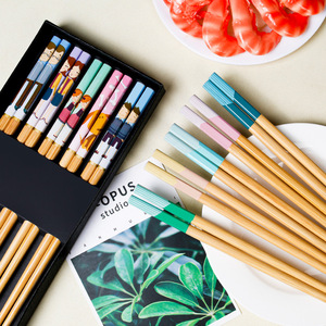 Palillos de bambú para el hogar, 5 pares por caja, palillos para sushi, cinco colores, un palillo por persona, palillos de regalo de 24 cm. - Product Image 1