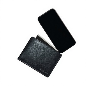 Cartera Bifold Corta para Hombre, Negra, Delgada, de Cuero Genuino Hecha a Mano, Minimalista, con Bloqueo RFID, Impermeable, para Tarjetas y Efectivo, con Grabado - Product Image 1