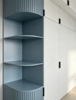 XINGRUO Kleiderschränke Schlafzimmermöbel Garderobenschrank mit Offenen Regalen & Abgerundeten Ecken für Moderne Häuser