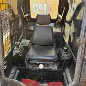 รถตักล้อยางมือสองคุณภาพสูง Caterpillar 246D รับน้ำหนักได้ 1 ตัน น้ำหนักตัวเครื่อง 3.4 ตัน ชั่วโมงการทำงานต่ำ รุ่นปี 2020 กำลังไฟ 55 กิโลวัตต์ - Product Image 3
