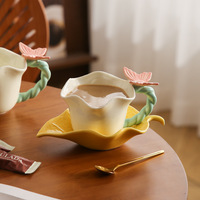 Ensemble tasse et soucoupe en céramique de luxe portable, à motif floral et papillon, de grande valeur esthétique, avec cuillère, délicat et mignon, pour couple