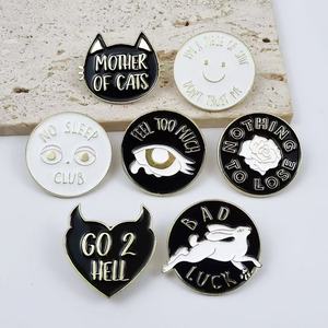 Al por mayor: Broches <span class=keywords><strong>de</strong></span> metal esmaltados retro con diseños <span class=keywords><strong>de</strong></span> dibujos animados, <span class=keywords><strong>de</strong></span> la suerte desastrosa, infantiles y para mujer, con diseño <span class=keywords><strong>de</strong></span> gato, temática <span class=keywords><strong>de</strong></span> hadas y broches <span class=keywords><strong>de</strong></span> gatos <span class=keywords><strong>madres</strong></span> con la temática 'Feel Too Much' - Product Image 4
