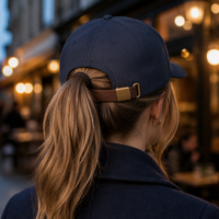 Casquette Strapback à 5/6/7 panneaux à visière plate personnalisée, Chapeau bicolore OEM ODM avec broderie personnalisée pour le streetwear, le skate, les activités de plein air et le quotidien